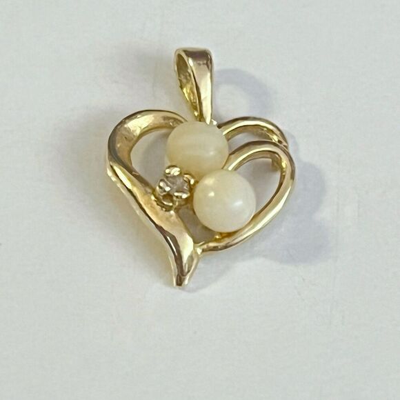 Vintage 14K Yellow Gold Double Pearl & Diamond Heart Shape Pendant - Picture 3 of 7